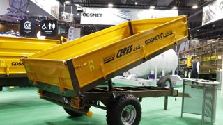 Les bennes Cérès de Cosnet sont proposées en bennage arrière et en version tribenne.