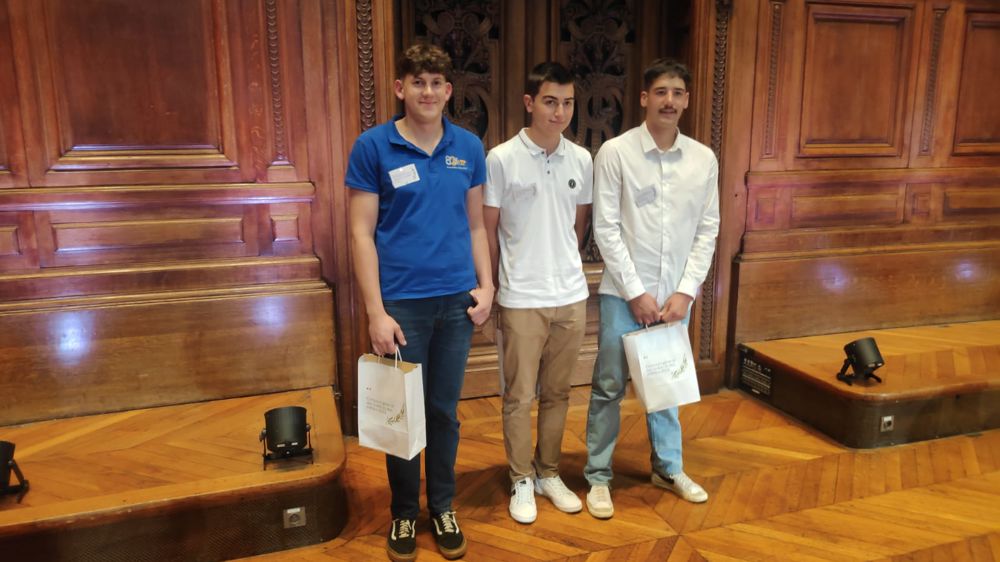 De gauche à droite : Lucien Sancey-Richard (2e), Mathis Gaudoin (3e) et Arthur Baudry (1er).