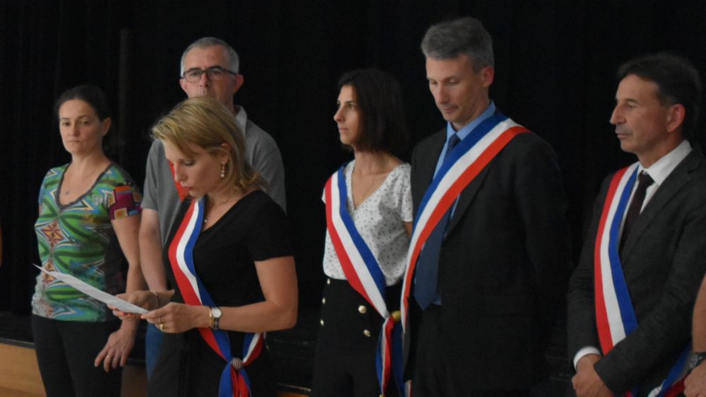 Alors que la moisson battait son plein, élus locaux et chercheurs étaient présents à Villiers-le-Bâcle le mardi 11 juillet pour défendre l'agriculture du plateau de Saclay, en Essonne.