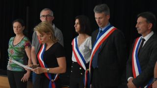 Alors que la moisson battait son plein, élus locaux et chercheurs étaient présents à Villiers-le-Bâcle le mardi 11 juillet pour défendre l'agriculture du plateau de Saclay, en Essonne.