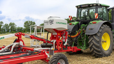 Pöttinger : une trémie Tegosem adaptable sur les déchaumeurs à dents Terria Pöttinger : une trémie Tegosem adaptable sur les déchaumeurs à dents Terria