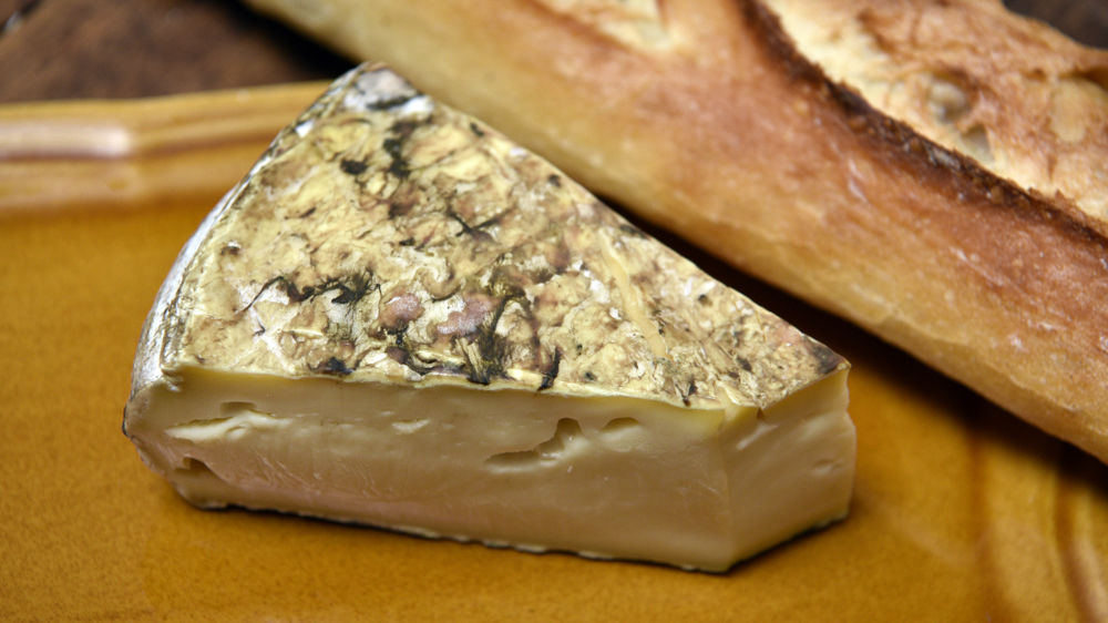 D'après l'ANPLF, seuls les fromages bénéficient d'une règlementation quant à la dénomination de produit “fermier”, prenant en compte les étapes d'élevage, de transformation et de commercialisation.