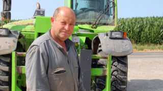 Avec ses associés et un ouvrier, Christophe Bartheau a fabriqué cette rallonge à enfiler dans la pale du télescopique pour manipuler facilement les masses de roues. Avec ses associés et un ouvrier, Christophe Bartheau a fabriqué cette rallonge à enfiler dans la pale du télescopique pour manipuler facilement les masses de roues.