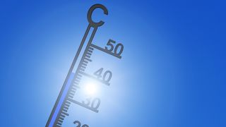 Le niveau du mercure restera très élevé jusqu'à mercredi, selon Météo-France, avant de redescendre à la fin de la semaine. Le niveau du mercure restera très élevé jusqu'à mercredi, selon Météo-France, avant de redescendre à la fin de la semaine.