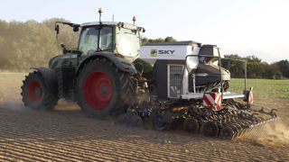Toutes les machines Sulky, Sky et Prolog seront désormais vendues sous la marque Sky et avec de nouvelles couleurs. Toutes les machines Sulky, Sky et Prolog seront désormais vendues sous la marque Sky et avec de nouvelles couleurs.