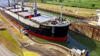 Plus de la moitié des marchandises transitant par le canal de Panama concernent des échanges entre la côte orientale des États-Unis et l’Asie, rappelle Rabobank. Plus de la moitié des marchandises transitant par le canal de Panama concernent des échanges entre la côte orientale des États-Unis et l’Asie, rappelle Rabobank.