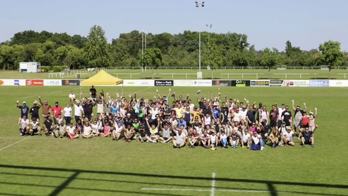 En juin, 130 salariés français d'Axéréal ont participé au tournoi de touch rugby à Orléans (Loiret). Les équipes qualifiées, auxquelles s'ajouteront des équipes internationales, s'affronteront le 4 septembre à Pontlevoy (Loir-et-Cher) lors de la Rugby Heritage Cup.