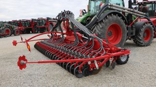 La rampe de semis Avatar 6 SL se destine plutôt au TCS, mais peut également convenir au semis direct en conditions légères.