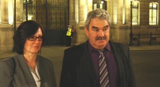 Devant les grilles de l'Elysée, Jean Mouzat, président du Modef et Isabelle Daugreilh, vice présidente.
