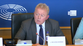 Le commissaire à l'Agriculture Janusz Wojciechowski pousse pour ralonger l'interdiction aux importations Le commissaire à l'Agriculture Janusz Wojciechowski pousse pour ralonger l'interdiction aux importations