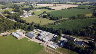 « Concrètement, les épargnants acquerraient des terres agricoles qui seraient ensuite données à bail à long terme à un agriculteur dans le cadre du statut du fermage », précise la sénatrice Vanina Paoli-Gagin. « Concrètement, les épargnants acquerraient des terres agricoles qui seraient ensuite données à bail à long terme à un agriculteur dans le cadre du statut du fermage », précise la sénatrice Vanina Paoli-Gagin.