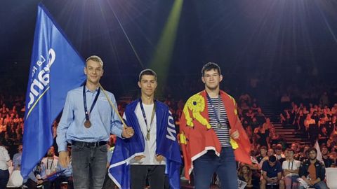 De gauche à droite : Josick Blanchot (médaille de bronze), Johan Beillevaire (médaille d'or) et Arnaud Corbet (médaille d'argent). De gauche à droite : Josick Blanchot (médaille de bronze), Johan Beillevaire (médaille d'or) et Arnaud Corbet (médaille d'argent).