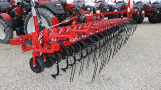 Horsch complète son offre de bineuses avec les modèles VS. Elles sont destinées à biner des interrang de 25 ou 30 cm.