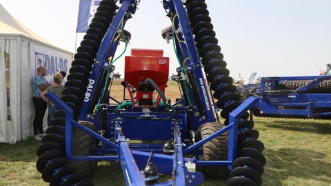 Destinée à un travail superficiel, la Power Chain 800 nécessite 180 ch pour être emmenée.