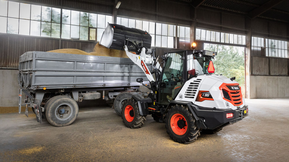 Bobcat : la chargeuse articulée L95 atteint 40 km/h