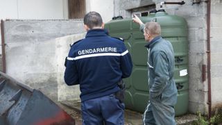 Sur les 238 brigades créées en métropole et en outremer, 93 seront fixes tandis que 145 seront « mobiles », capables de se déplacer dans des localités rurales ou périurbaines. Sur les 238 brigades créées en métropole et en outremer, 93 seront fixes tandis que 145 seront « mobiles », capables de se déplacer dans des localités rurales ou périurbaines.