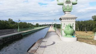 Le pont de Saint-Firmin, à Briare (Loiret), est l’un des plus prestigieux ouvrages du patrimoine fluvial français. Le pont de Saint-Firmin, à Briare (Loiret), est l’un des plus prestigieux ouvrages du patrimoine fluvial français.