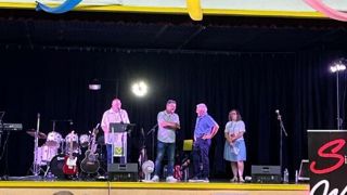 Les organisateurs du concours national de la race blonde d'Aquitaine ont choisi de se faire aider par une association locale, l'ASTB, pour leur dîner de gala. Les organisateurs du concours national de la race blonde d'Aquitaine ont choisi de se faire aider par une association locale, l'ASTB, pour leur dîner de gala.