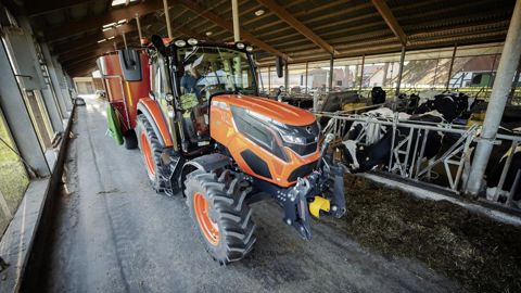 La cabine des HX a été retravaillée par rapport à celle des PX. Elle comprend désormais cinq montants pour une meilleure visibilité. La cabine des HX a été retravaillée par rapport à celle des PX. Elle comprend désormais cinq montants pour une meilleure visibilité.
