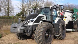 Les tracteurs de la série Q sont fabriqués en Finlande. Le plus puissant délivre 305 ch.