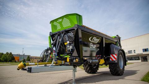 Fliegl : un épandeur surbaissé KDS 140 de 14 m³ Fliegl : un épandeur surbaissé KDS 140 de 14 m³