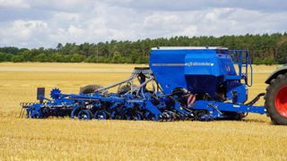 Köckerling ajoute une solution supplémentaire sur son semoir Ultima CS avec la possibilité de monter une dent fine.