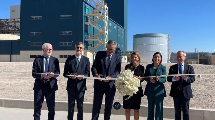 De gauche à droite : Olivier Hautin, DG de Malteurop, Jean-Pierre Asvazadourian, ambassadeur de France au Mexique, Christoph Büren, président de Vivescia, María Angélica Granados Trespalacios, représentante de la gouverneure de l’Etat de Chihuahua pour le développement économique et l’innovation, Miriam Soto Ornelas, maire de Meoqui, et Olivier Miaux, DG de Vivescia Industries.