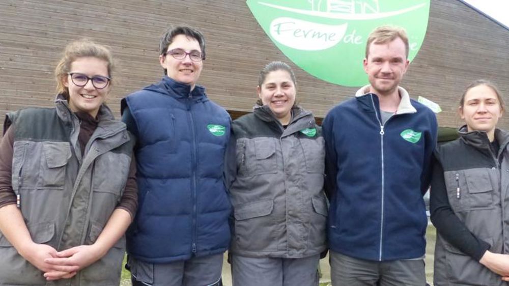 Les exploitants de la ferme de la Noë à Tanques (Orne) ont vu une belle occasion de renforcer leur équipe en élevage avec le projet de participer, pour la première fois, à un concours de la race prim’holstein. © E. Young