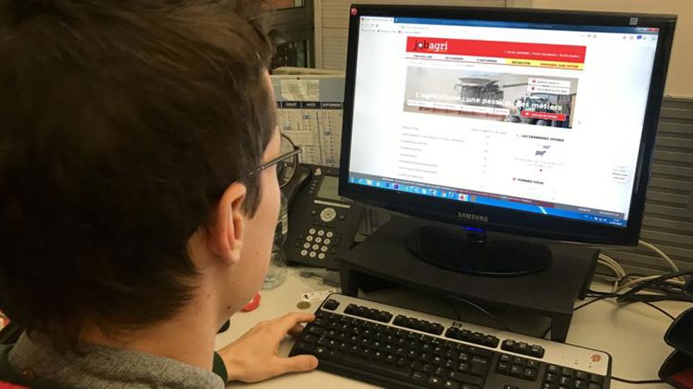 Les personnes âgées de 18 à 39 ans sont les plus disposées à utiliser l’internet pour rechercher un emploi. © R. Aries/GFA