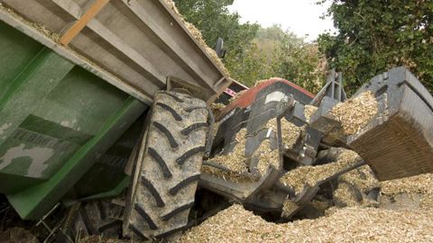 Un accident survenu à la suite d’une perte de contrôle sur un chantier d’ensilage (pas de blessé). © Sébastien Champion