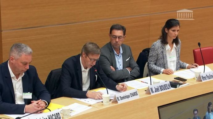 De gauche à droite, Antoine Hacard, président de LCA Métiers du grain, Dominique Chargé, président de LCA, Joël Boueilh, président de LCA - Vignerons coopérateurs de France, et Pauline Bodin, responsable environnement et appro à LCA Métiers du grain, ont été interrogés, mercredi 25 octobre, par les députés Dominique Potier et Frédéric Descrozaille.