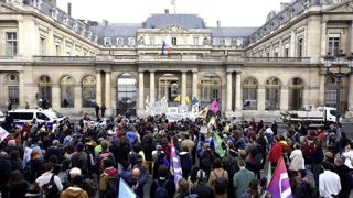 Le Conseil d’État rendra sa décision au sujet de l'annulation du mouvement écologiste "Les Soulèvements de la Terre" dans quelques semaines. Le Conseil d’État rendra sa décision au sujet de l'annulation du mouvement écologiste "Les Soulèvements de la Terre" dans quelques semaines.