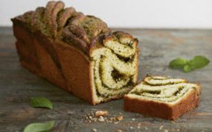 La brioche aux herbes façon babka, une recette de son livre paru aux éditions Ulmer. (© atelier Mai 98)