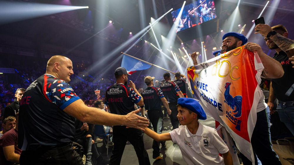 Une belle ambiance pour les bleus, accompagnés de leurs supporters dans la chaude ambiance du hall omnisport Porsche-Arena à Stuttgart lors de ces championnats du monde 2023.