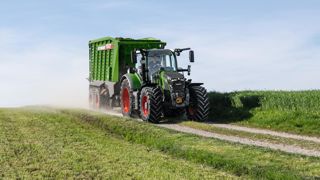 Le régulateur Tempomat de Fendt est désormais basé sur la vitesse réelle. Le régulateur Tempomat de Fendt est désormais basé sur la vitesse réelle.