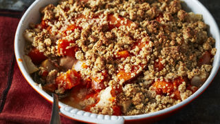 Crumble de courge musquée, poire et parmesan. Crumble de courge musquée, poire et parmesan.