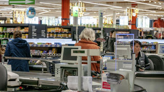 Le projet de loi pour avancer les négociations commerciales annuelles entre les supermarchés et leurs fournisseurs de l’agroalimentaire devrait être adopté, mais l'issue demeure incertaine. Le projet de loi pour avancer les négociations commerciales annuelles entre les supermarchés et leurs fournisseurs de l’agroalimentaire devrait être adopté, mais l'issue demeure incertaine.