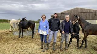 Bruno et Michèle Vagne et leur fils Damien ont à cœur d’entretenir un équilibre harmonieux dans leur association familiale. Bruno et Michèle Vagne et leur fils Damien ont à cœur d’entretenir un équilibre harmonieux dans leur association familiale.