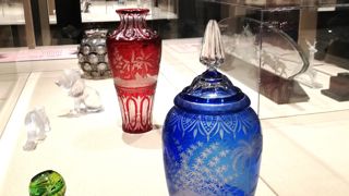 Le musée Lalique rend hommage à René Lalique, maître verrier et joaillier du début du XXe siècle. Le musée Lalique rend hommage à René Lalique, maître verrier et joaillier du début du XXe siècle.