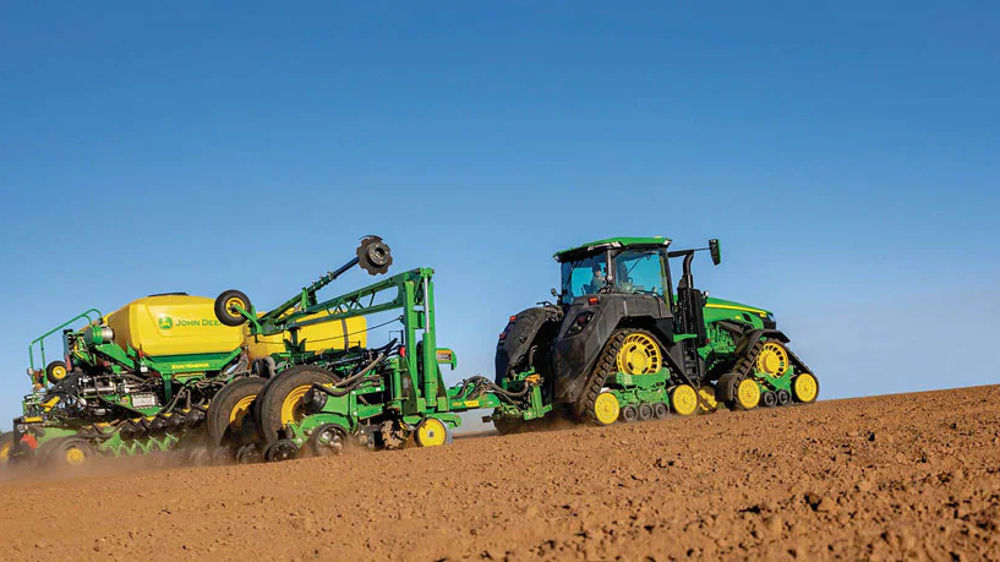 John Deere sur un petit nuage