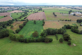 S’il n’est pas possible de retrouver les propriétaires d'une parcelle abandonné auprès du notaire ou de service de la propriété foncière, le mairie peut être le dernier recours.