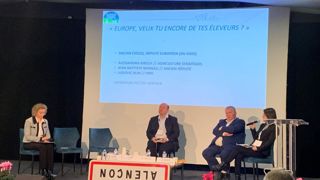 Hélène Hertgen, directrice de la transformation à la FNSEA et animatrice de la table-ronde, Ludovic Blin, administrateur de la FNPL, Jean-Baptiste Moreau, lobbyiste, et Alessandra Kirsch, directrice des études au think-tank Agriculture Stratégies, ce jeudi 7 décembre 2023 à Alençon (Orne). Hélène Hertgen, directrice de la transformation à la FNSEA et animatrice de la table-ronde, Ludovic Blin, administrateur de la FNPL, Jean-Baptiste Moreau, lobbyiste, et Alessandra Kirsch, directrice des études au think-tank Agriculture Stratégies, ce jeudi 7 décembre 2023 à Alençon (Orne).
