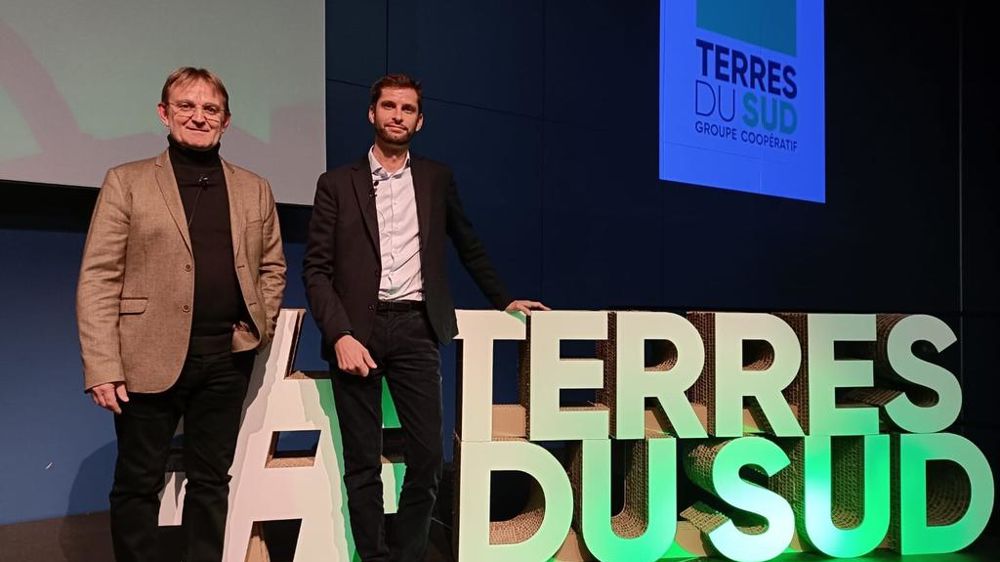 Patrick Grizou, président de Terres du Sud, et Sylvain Théon, le directeur général, lors de la convention avec les partenaires de la coopérative, vendredi 8 décembre, à Agen (Lot-et-Garonne).