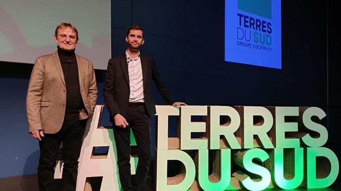 Patrick Grizou, président de Terres du Sud, et Sylvain Théon, le directeur général, lors de la convention avec les partenaires de la coopérative, vendredi 8 décembre, à Agen (Lot-et-Garonne).