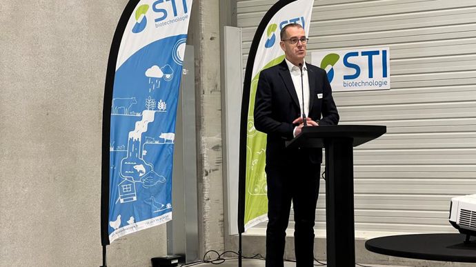 « Nous avons désormais la capacité de produire jusqu’à 20 cuves de fermentation par semaine contre 6 auparavant », illustrait Christophe Tanguy, directeur opérationnel de STI biotechnologie, lors de l'inauguration de l'extension du site de Maen Roch (Ille-et-Vilaine), vendredi 8 décembre.