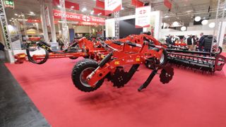 Le nouveau décompacteur Hélios T80 de Grégoire Besson est prévu pour travailler sur les lignes de semis.