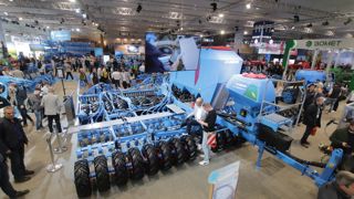 Lemken présente un Solitair DT de 9 m de largeur.