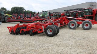 Le Joker 12 RT offre une largeur de travail de 12,25 mètres.