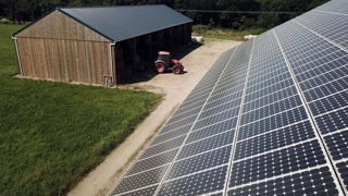 Les sociétés commerciales sont parfois choisies pour accueillir une activité de production d'électricité. Les sociétés commerciales sont parfois choisies pour accueillir une activité de production d'électricité.