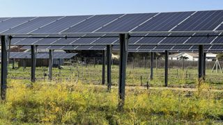 Pour ne pas relever du calcul relatif à l'artificialisation, les installations photovoltaïques occupant des terrains agricoles doivent garantir le maintien d'une activité agricole ou pastorale significative. Pour ne pas relever du calcul relatif à l'artificialisation, les installations photovoltaïques occupant des terrains agricoles doivent garantir le maintien d'une activité agricole ou pastorale significative.